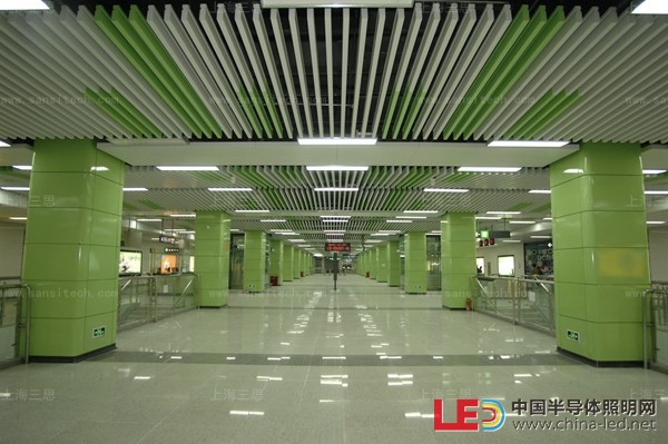 三思LED燈為鄭州地鐵賦予“見光不見燈”之美